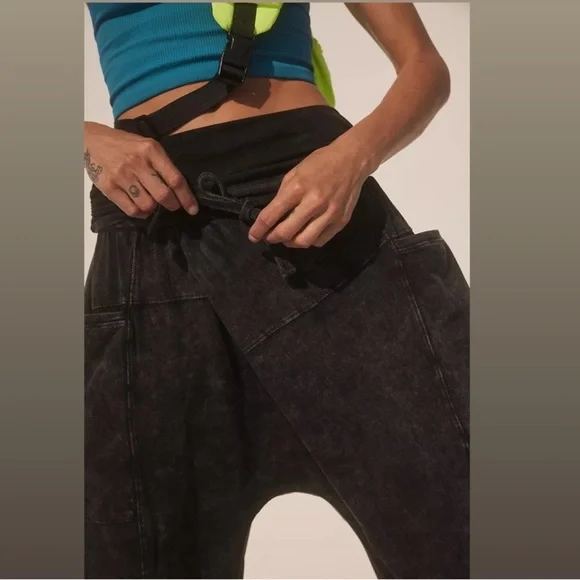 FREE PEOPLE✨NEW✨ Hot Shot Sports Pants in Black